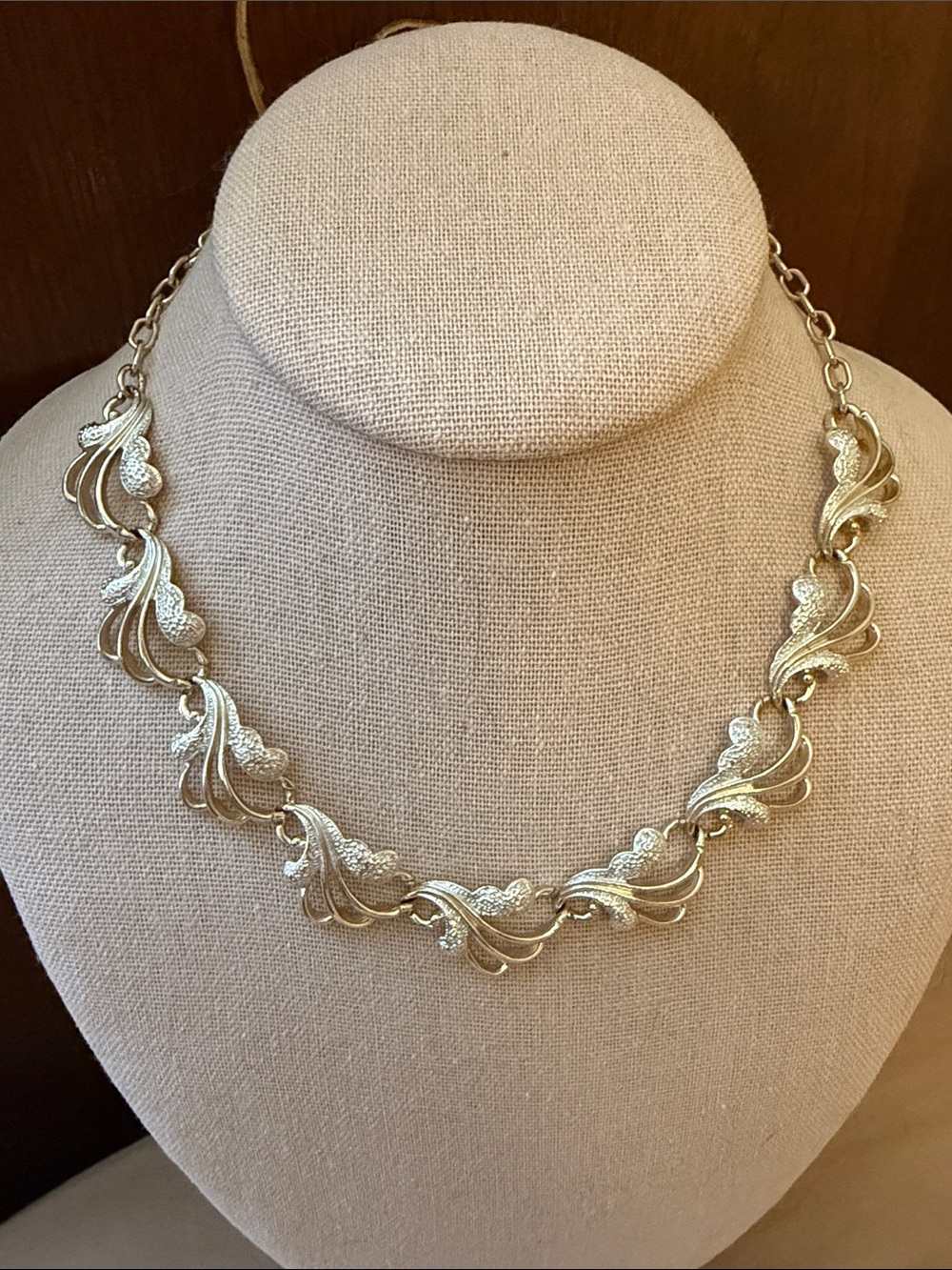 Sarah Coventry Gold-Tone Flowing Leaf Link Necklace